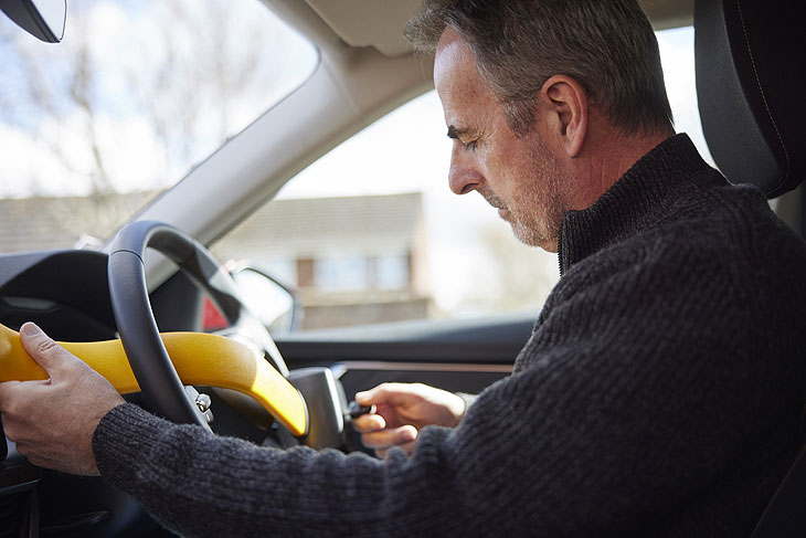 Sicherheitslösungen wie Lenkradschlösser (©Foto: iStock-Daisy-Daisy) 